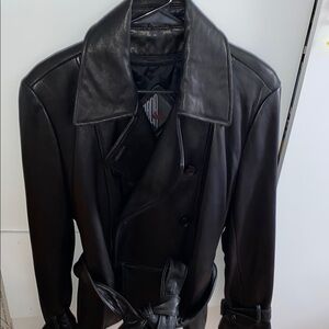 Tiboa Black Trench Coat with Sleek Design